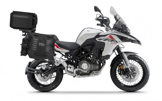 Kompletná sada bočných adventure vakov SHAD TERRA TR40 a hliníkového 55 L vrchného kufru ,vrátane montážnej sady SHAD BENELLI TRK 502X